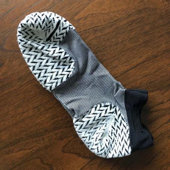 Lululemon Micropillow Tab Socks M/L + Athletica Training BlkGrey Headband Sz OS - Picture 4 of 7